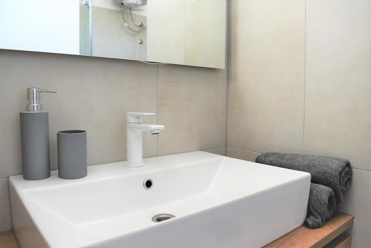 Apartment Aci Marina Rab Banjol Exteriör bild